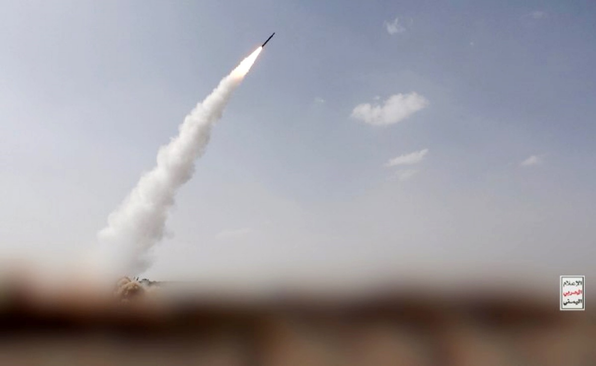 Suudi Arabistan öncülü koalisyon, Husilerin Riyad'a attığı balistik füzeyi imha etti