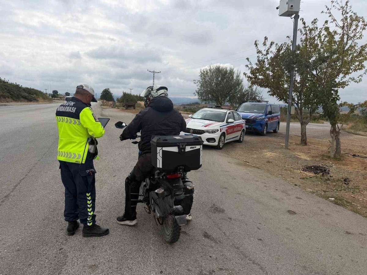 Bilecik'te jandarma denetiminde 356 araç kontrol edildi, 2 sürücüye ceza kesildi