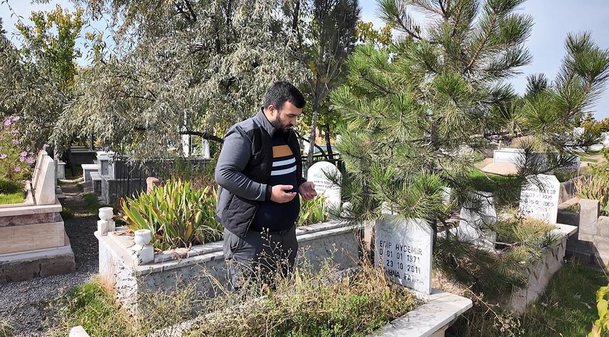 Van depremlerinde hayatını kaybeden 644 kişi 15. yılın ardından acıyla anılıyor