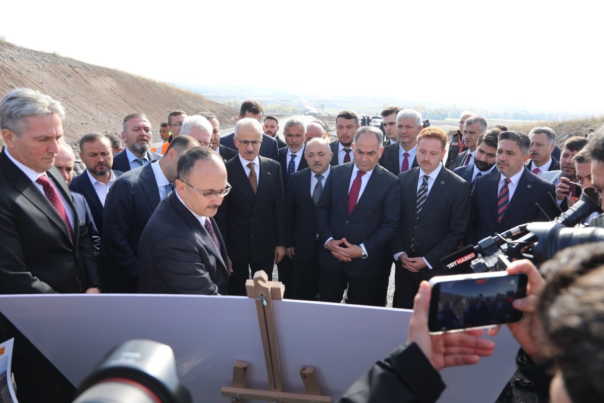 Ulaştırma ve Altyapı Bakanı Uraloğlu, Çankırı'da Orta-Şabanözü yolunu inceledi