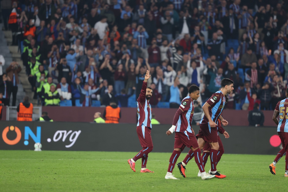 Trabzonspor, Hearts'ı 2-0 yenerek Avrupa'da bir sezona ilk kez 2'de 2 başladı