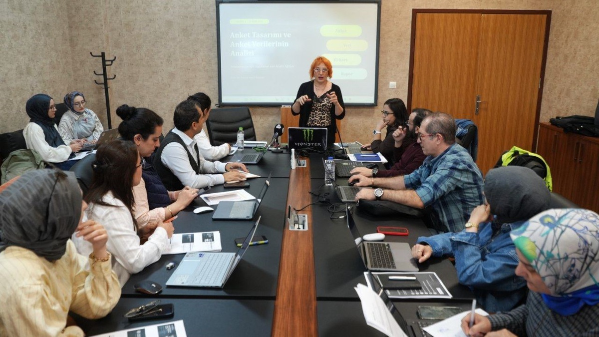 KBÜ'de araştırmacılar için uygulamalı veri analizi eğitiminin ilk bölümü tamamlandı