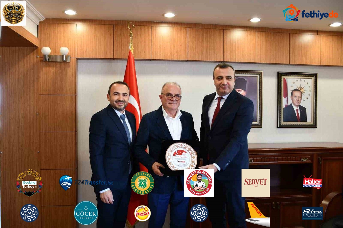 Vezirköprü'de 38 yıldır görev yapan Uzman Doktor Aygün'e Kaymakam Yıldız plaket verdi