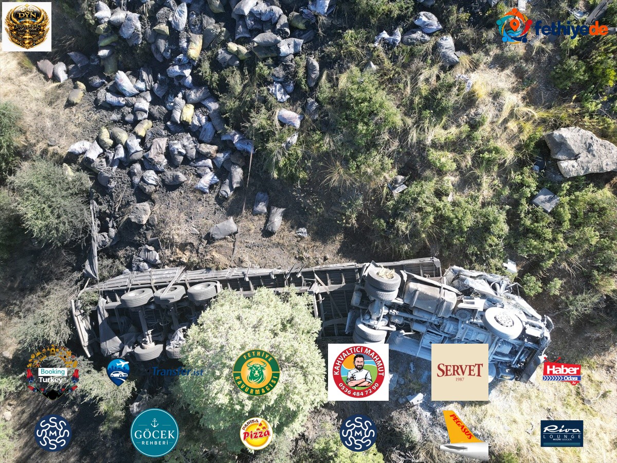 Antalya Manavgat'ta kömür yüklü tır virajdan uçuruma devrildi, 2 kişi yaralandı