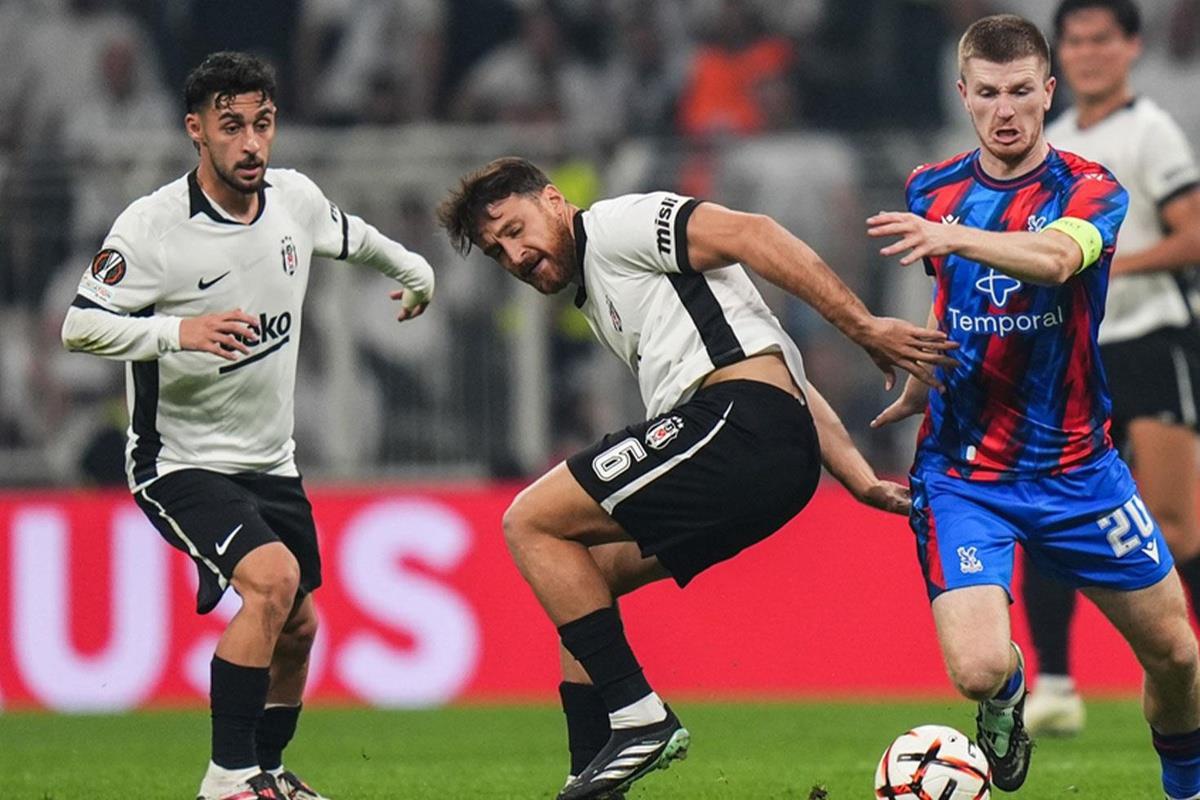 Beşiktaş'ta ıslıklanan Kartal Kayra Yılmaz hakkında olay iddia: Maç gecesi sabaha kadar oyun oynamış