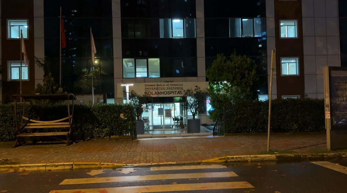 Sahnede fenalaşan şarkıcı Hakkı Bulut, Beylikdüzü'nde hastaneye kaldırıldı
