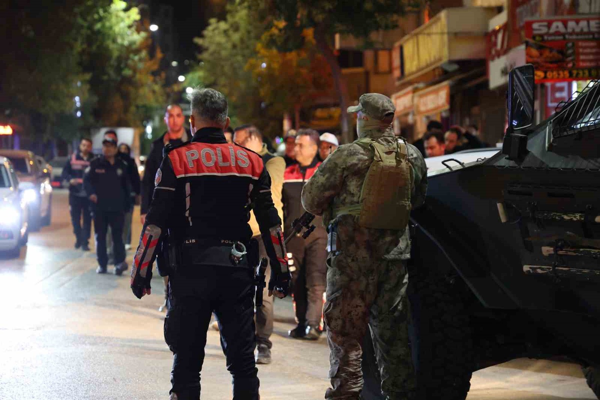 Elazığ İl Emniyet Müdürlüğü eğlence mekanları ve sokaklarda denetim yaptı
