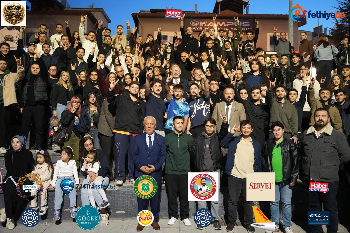Zafer Partisi Genel Başkanı Özdağ, Denizli'de esnafla görüşüp gençleri dinledi