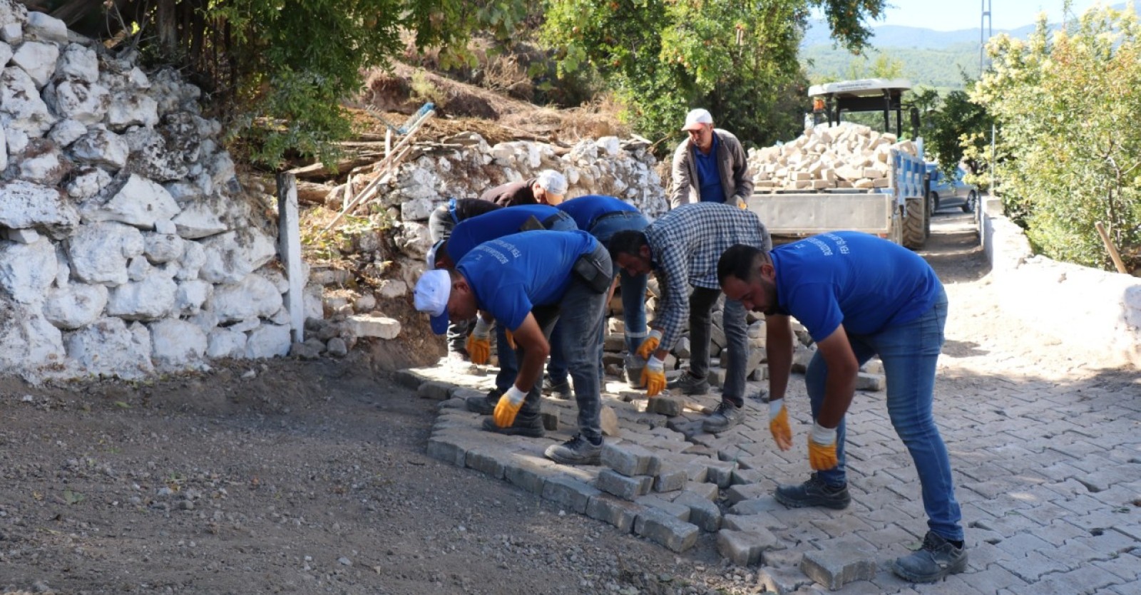 [BELEDIYE · Aydın · Bozdoğan] Bozdoğan Belediyesi Örencik Mahallesi’nde Çalışmaları Tamamladı 12 Ekim 2026 Bozdoğan Belediyesi, Örencik Mahallesi’nde düğün salonuna yönelik yenileme çalışmalarını ve mahalle genelindeki kilitli parke taşı döşeme işlemlerini tamamladı. Bozdoğan Belediyesi, ilçenin merkez ve...