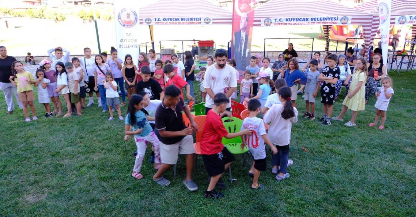 [BELEDIYE · Aydın · Kuyucak] BAŞKAN DOĞANCA’DAN ÇOCUKLARA TATİL SONU SÜRPRİZİ 12 Eylül 2026 Kuyucak Belediyesi tarafından yeni eğitim-öğretim yılı öncesinde çocuklara yönelik düzenlenen Çocuk Şenliği, Kuyucak Belediyesi Gençlik Merkezi Sosyal Tesisleri’nde gerçekleştirildi.Pazartesi günü baş...