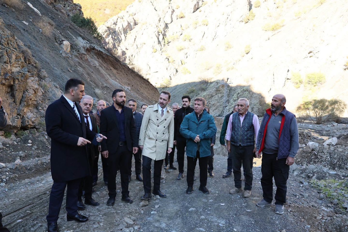 Erzincan Valisi Aydoğdu, yağıştan zarar gören Kureyşli Sarıkaya'da inceleme yaptı