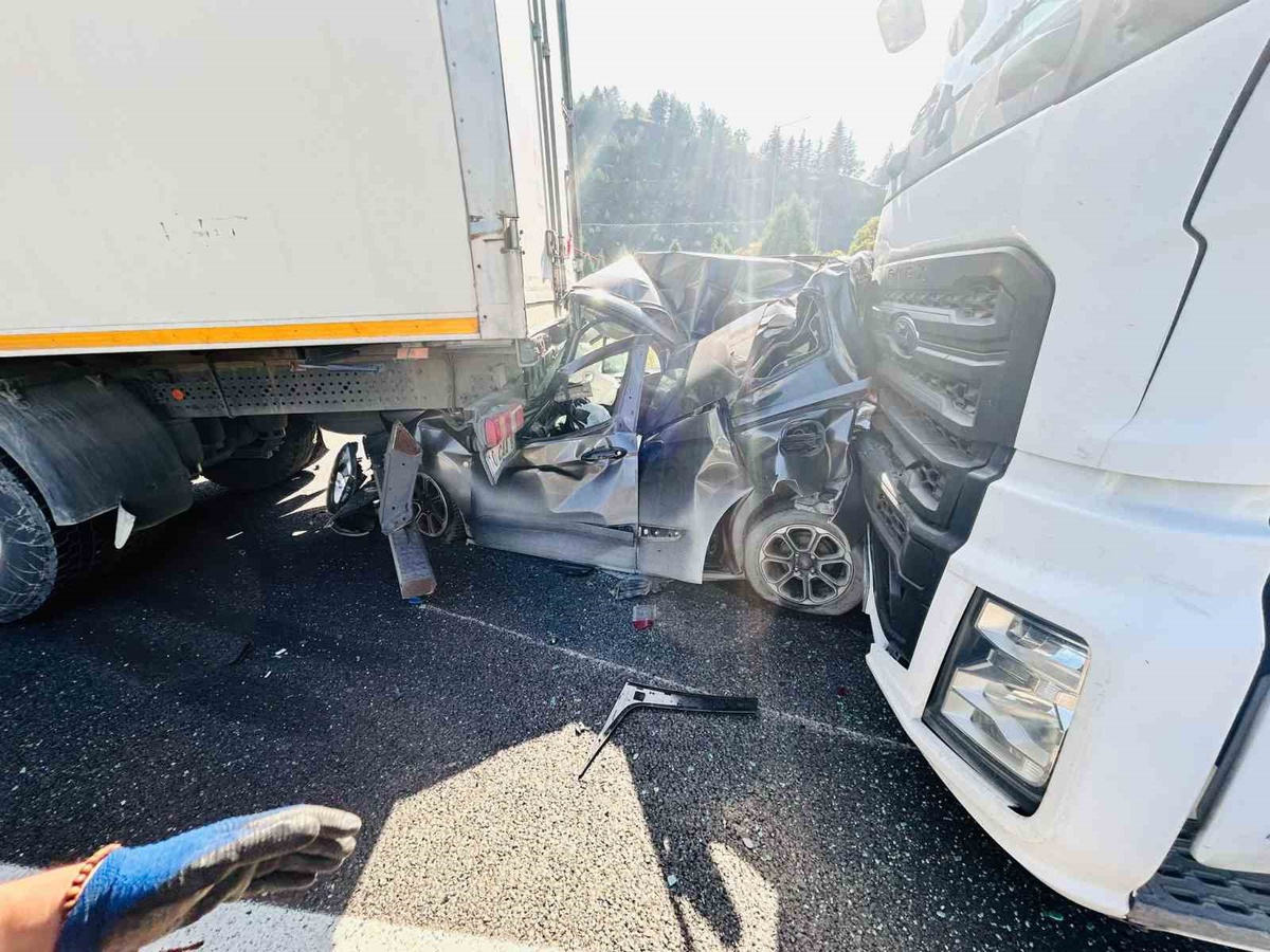 Bilecik Bozüyük'te zincirleme trafik kazasında 1 kişi yaralandı