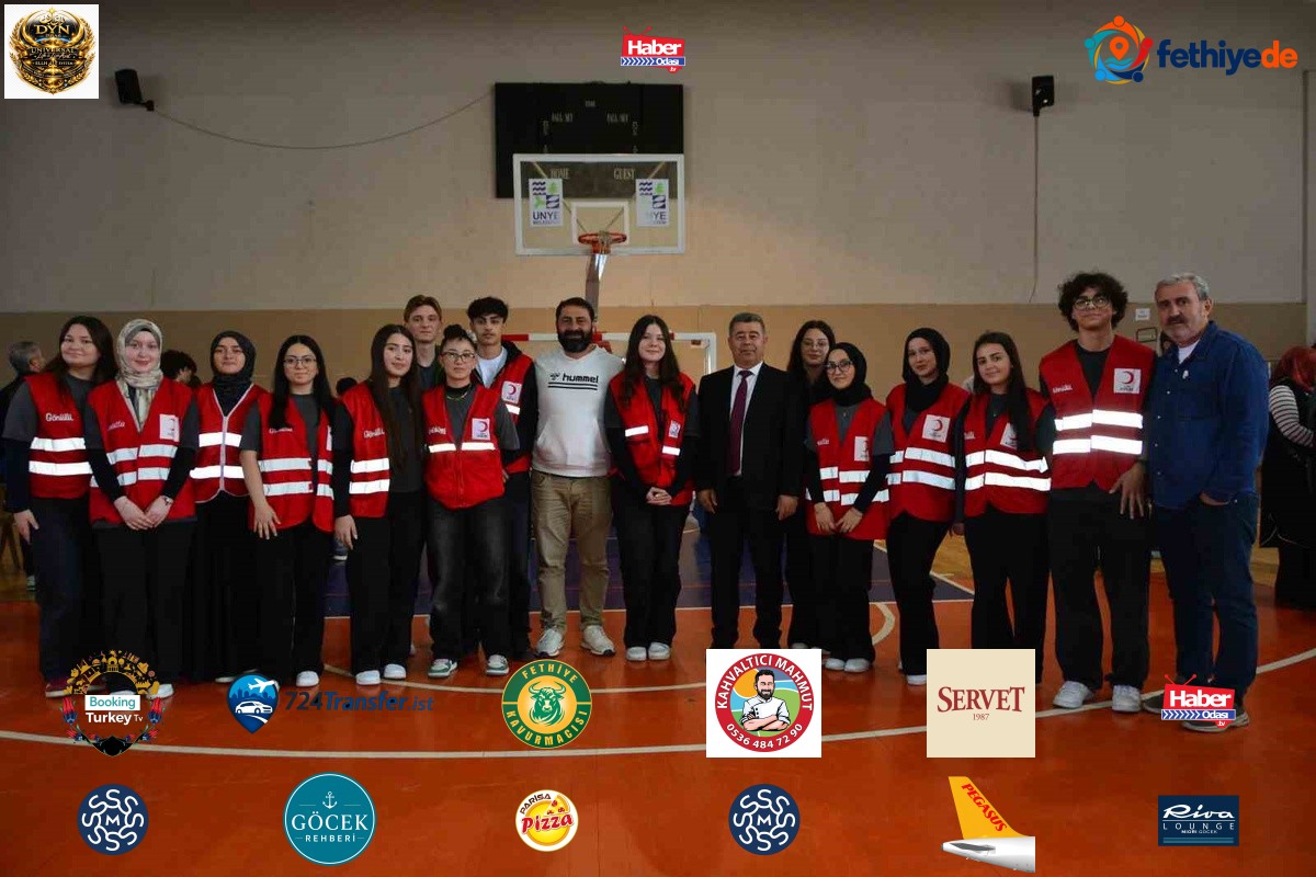 Ordu Ünye'de Mustafa Rakım Anadolu Lisesi kampanyasında 235 ünite kan toplandı