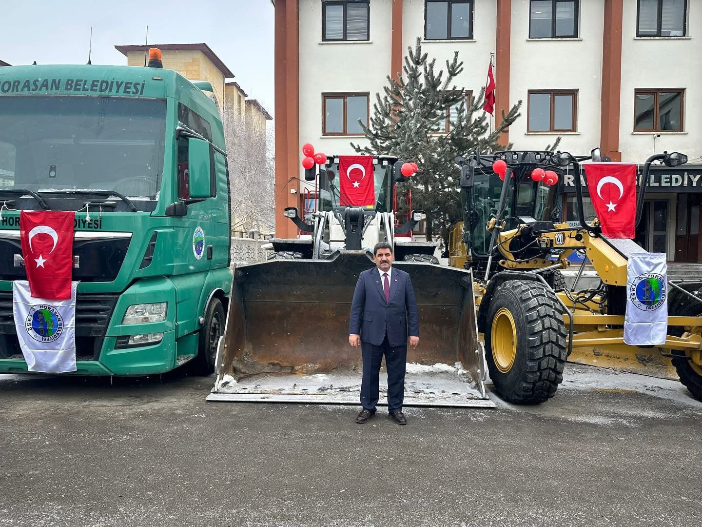 [BELEDIYE · Erzurum · Horasan] Araç fi̇lomuzu güçlendi̇rdi̇k yeni̇ araçlarimiz hayirli olsun