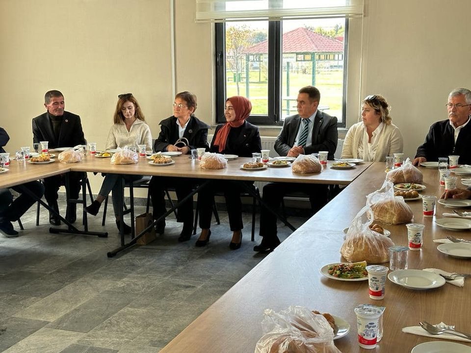 [BELEDIYE · Eskişehir · Mahmudiye] Başkan Gündoğan Muhtarlar Günü için düzenlediğimiz yemekte muhtarlarımızla bir araya geldi.