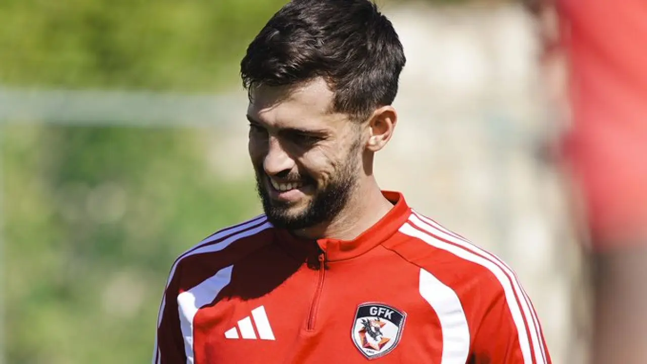 Süper Lig'de şaşırtan değişiklik! 13 dakika oynadı, hocasına tepki gösterdi