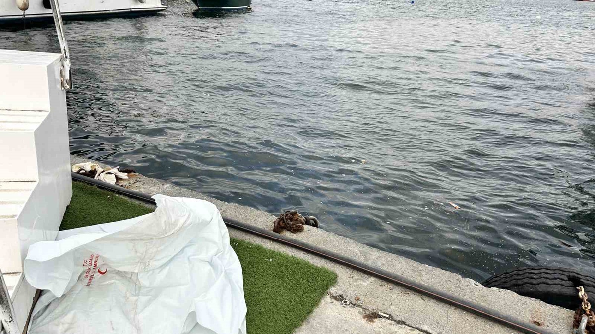 Fatih Cibali Sahili'nde deniz polisince bulunan erkek cesedi morga kaldırıldı
