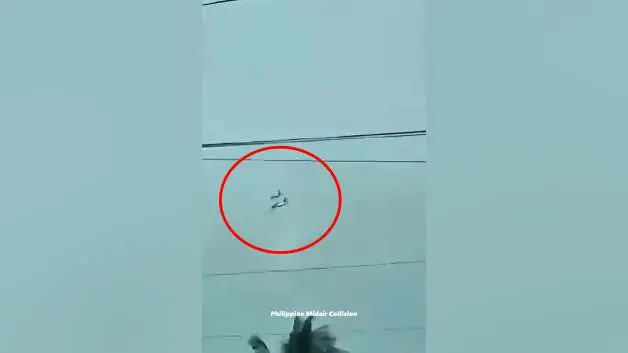 Filipinler'de 2 askeri eğitim uçağı havada çarpıştı! 4 pilot hayatını kaybetti
