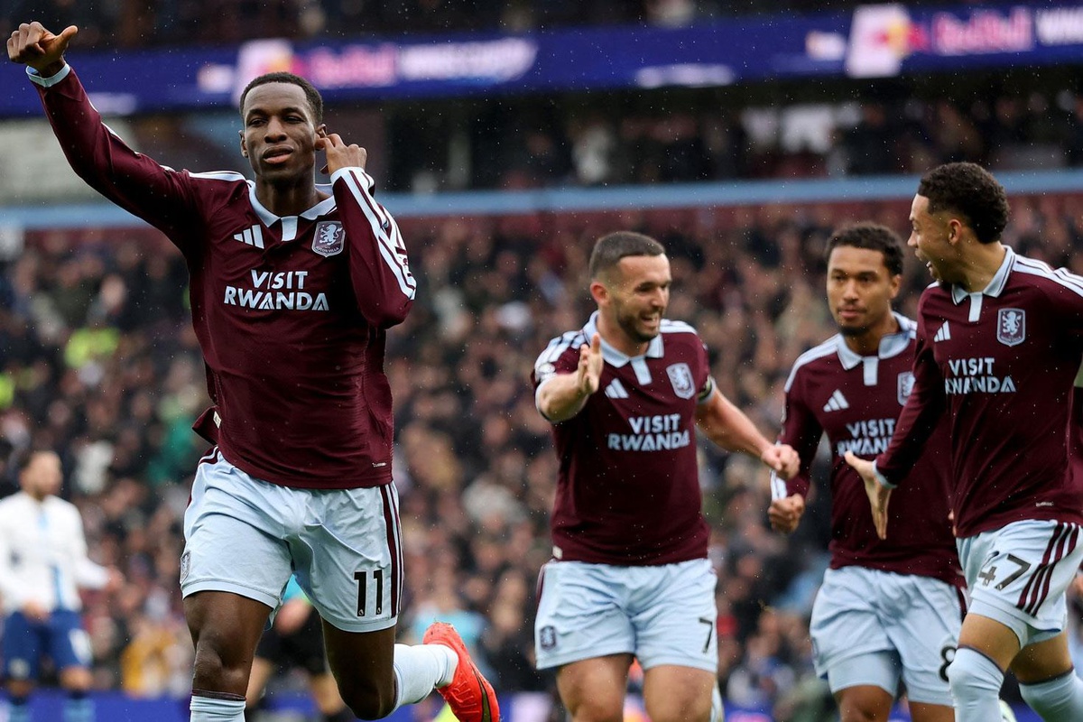 Fenerbahçe'ye kabus olan Aston Villa, City'ye de acımadı