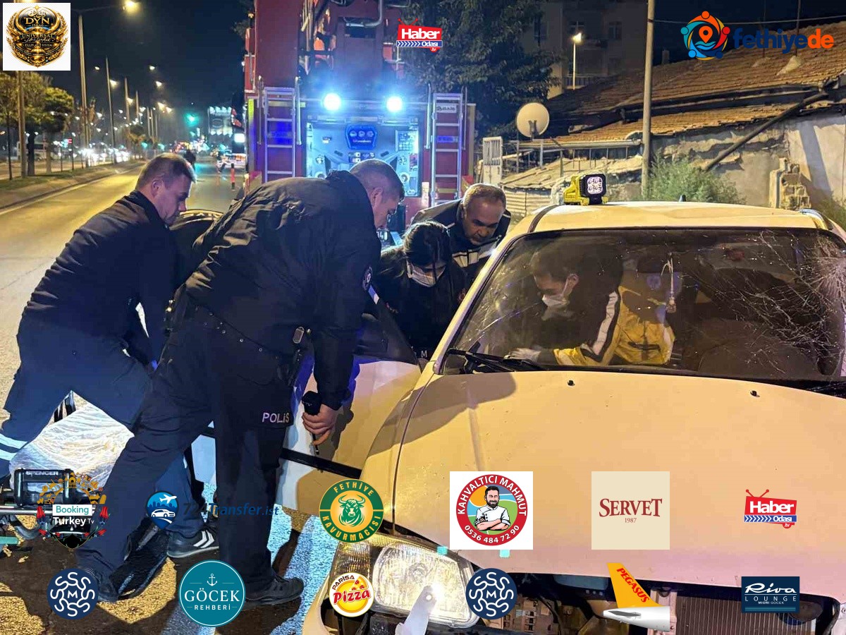 Kayseri Kocasinan'da ağaca çarpan otomobilde sıkışan sürücü kurtarıldı