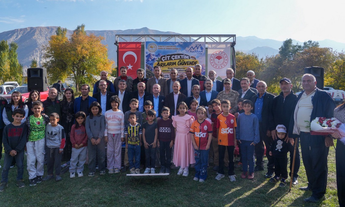Hakkari'de arıcılara yüzde 75 hibeyle 262 elektrikli çit seti dağıtıldı