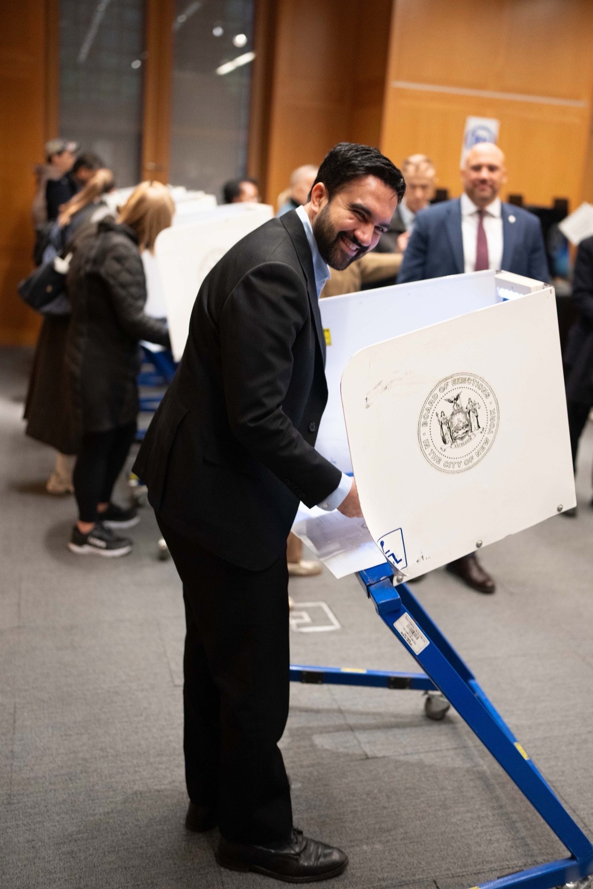 New York Belediye Başkanı Mamdani, erken oy kullanarak seçime katılma çağrısı yaptı