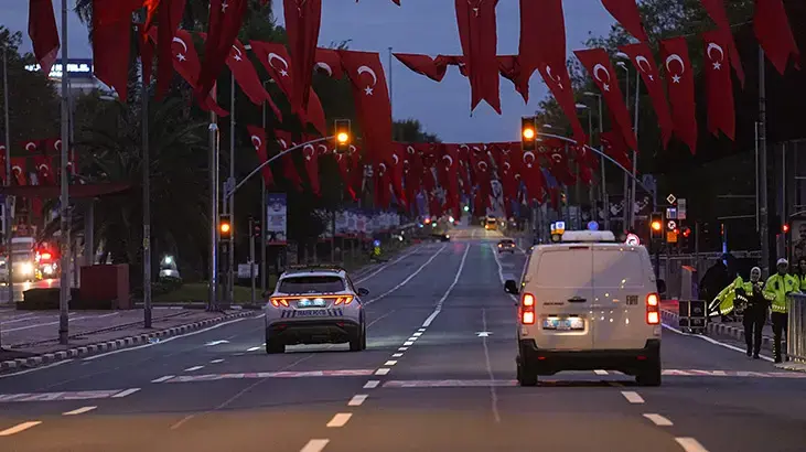 İstanbul'da 29 Ekim Provası Nedeniyle Bazı Yollar Kapatıldı