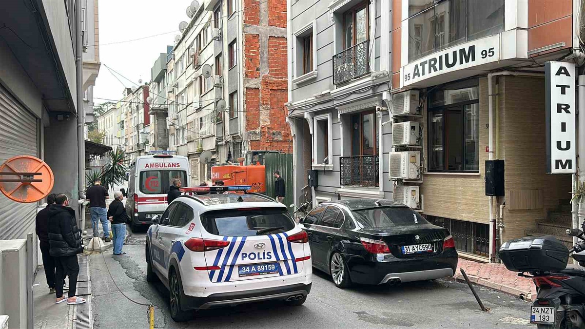 Şişli'de yabancı uyruklu genç kadın yan binanın çatısından boşluğa düşüp öldü
