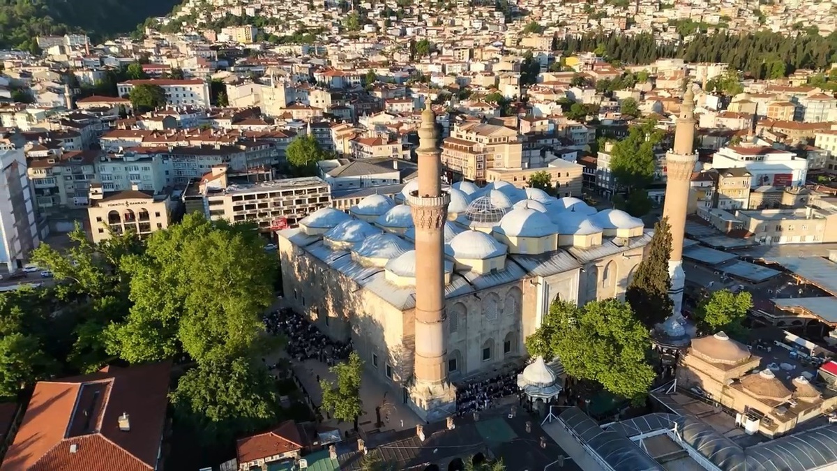 Hilmi Şanlı, Ulu Camii'yi hat müzesi gibi tanıtmayın diyerek rehberleri uyardı