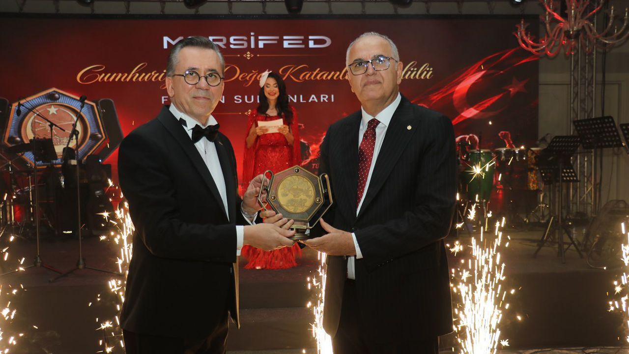 MARSİFED’den Filenin Sultanları’na Cumhuriyet ödülü