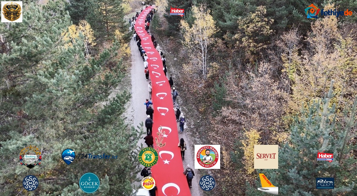 Gümüşhane'de 300 doğasever Cumhuriyet'in 103. yılı için 100 metrelik bayrakla yürüdü