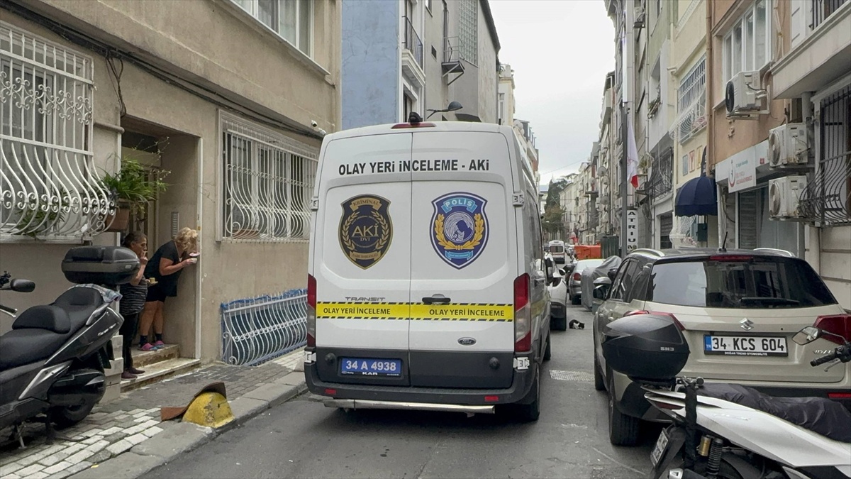 Şişli'de 7 katlı binanın en üst katından düşen Kazakistanlı kadın hayatını kaybetti