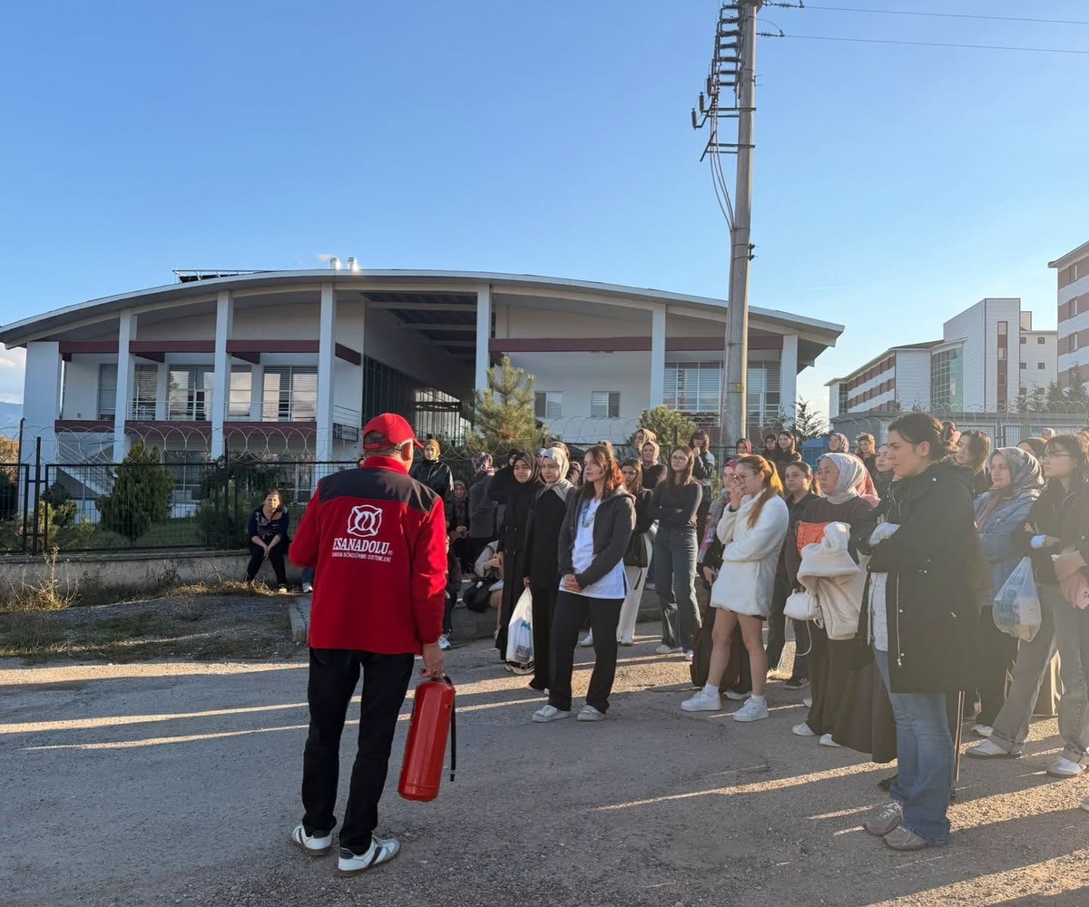 Bolu'da Seyyide Nefise Yurdu'nda deprem tahliye ve yangın söndürme tatbikatı yapıldı
