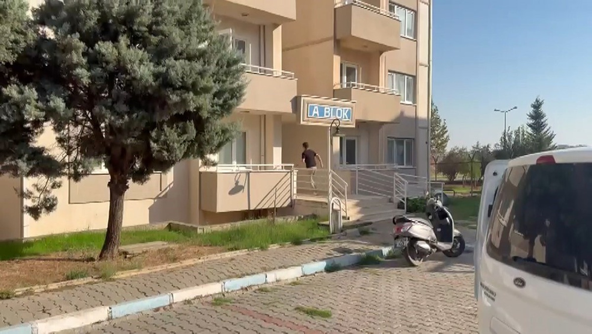Gaziantep’te kimliğini unutan adayı polis KPSS’ye yetiştirdi