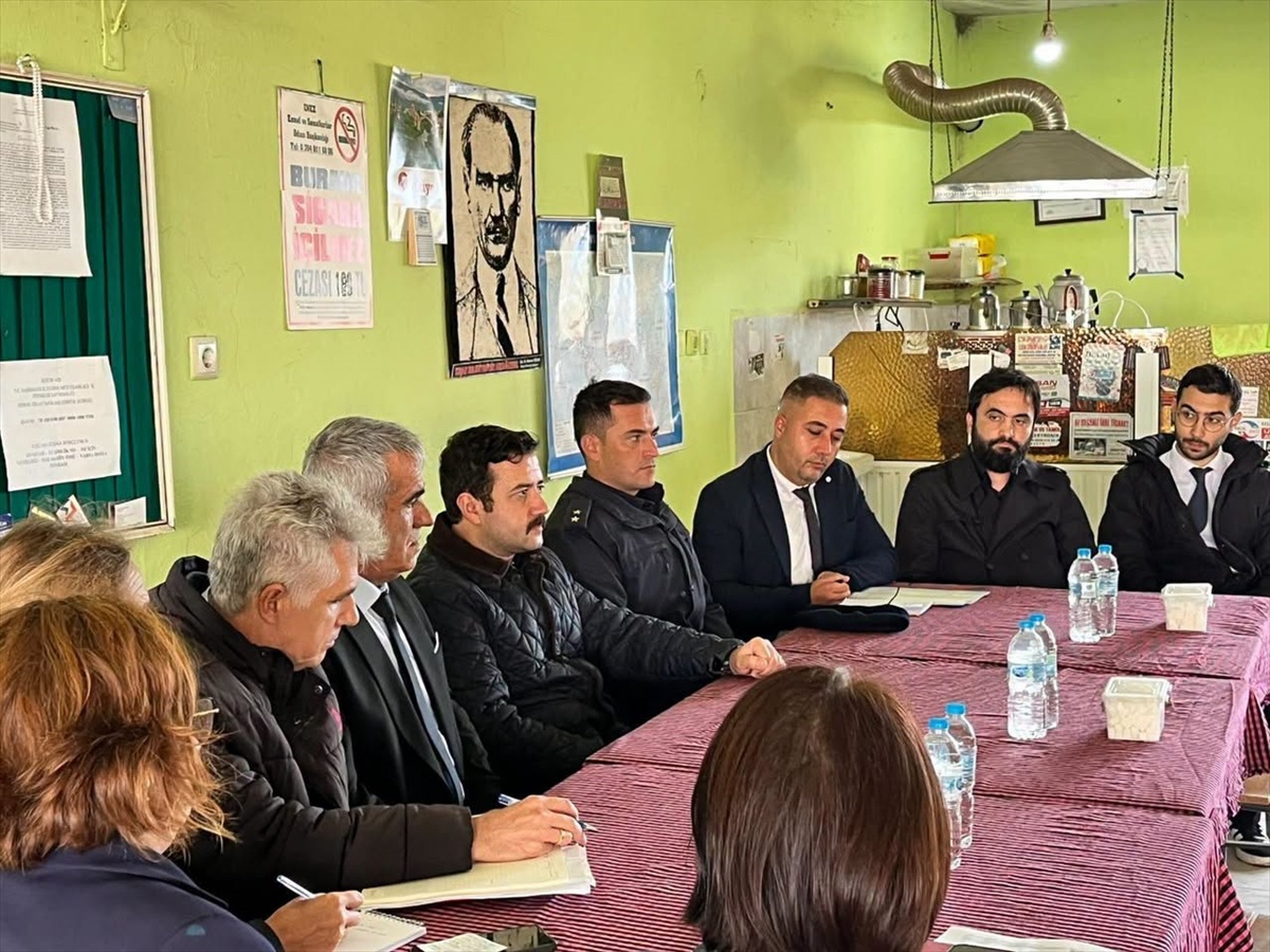 Enez Kaymakamı Sütçüler'de talepleri dinledi, Edirne'de yurt toplantısı yapıldı