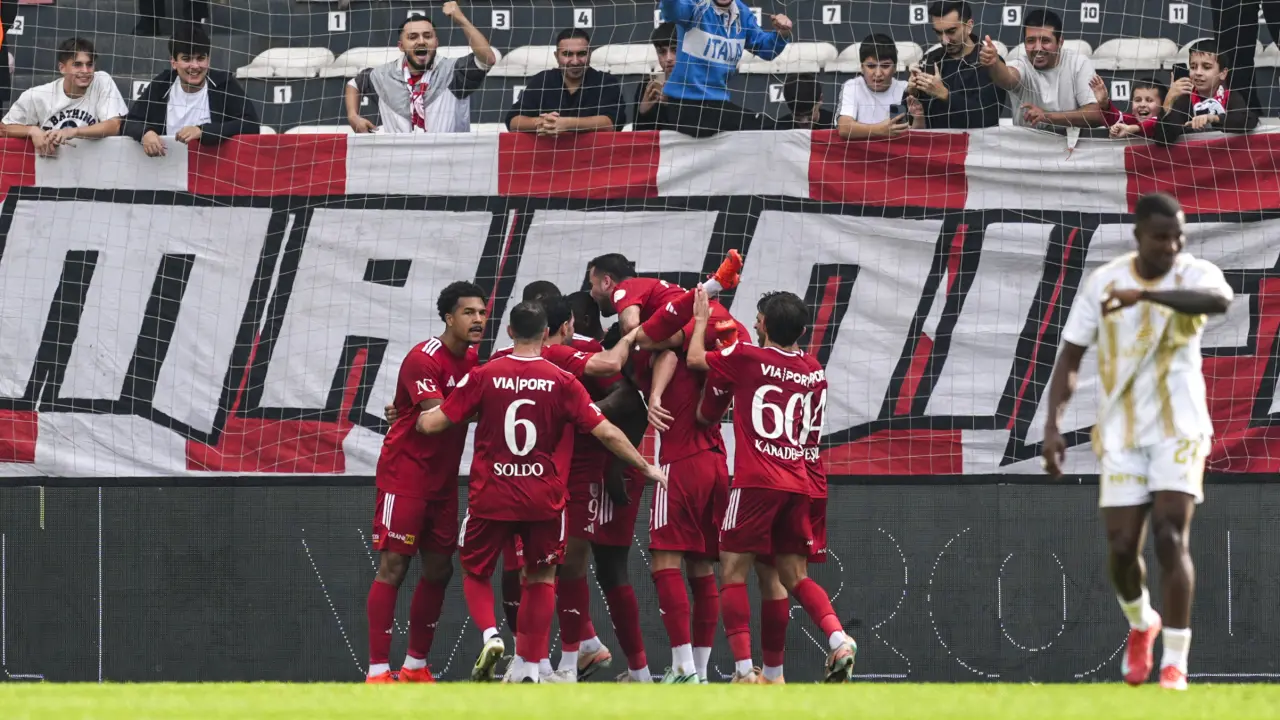 3 penaltı, 1 kırmızı kart çıktı! Lider 90+6'da yıkıldı