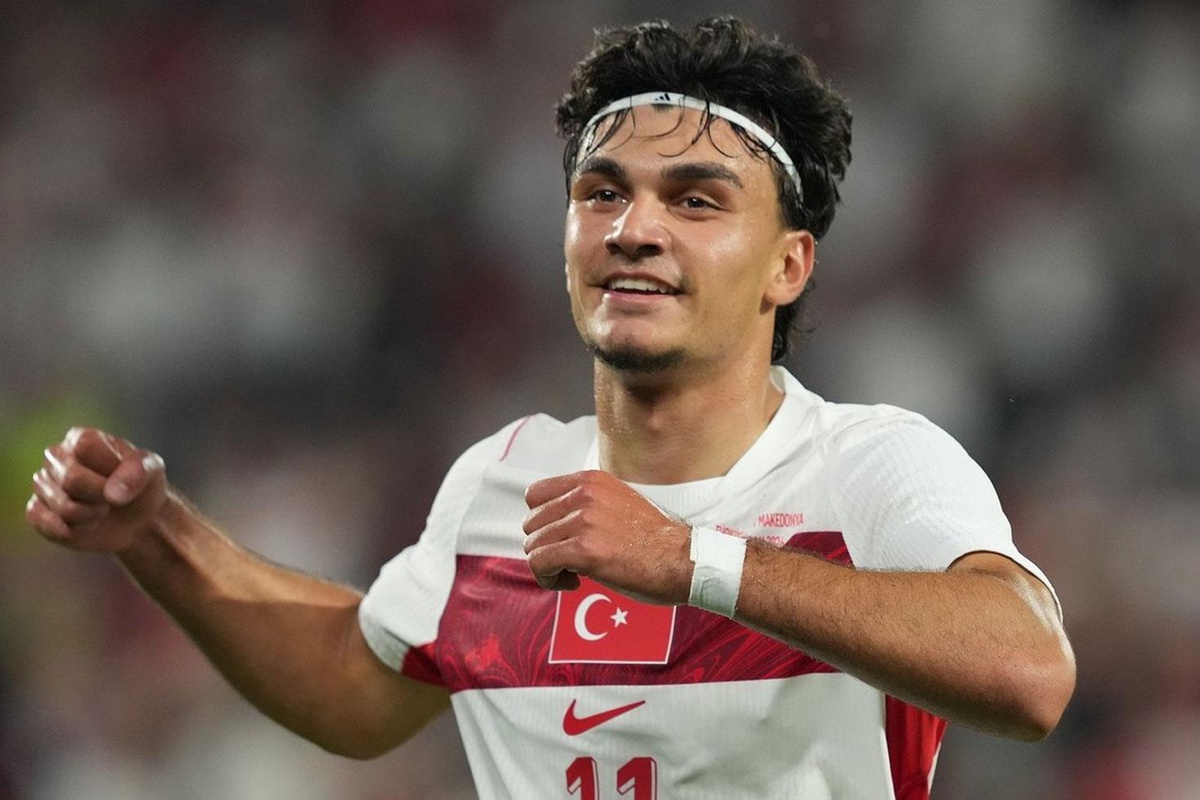 Can Uzun'a şok! Kendi teknik direktörü canlı yayında gözünün yaşına bakmadı