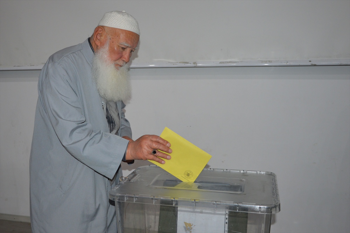 Saadet Partisi Havza İlçe Kongresi'nde Saffet Ergin tüm oylarla başkan seçildi