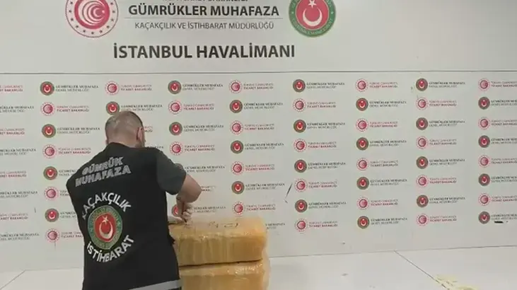 İstanbul Havalimanı'nda dev uyuşturucu operasyonu! Havalimanında yakalandı, alıcıya Bayrampaşa'da suçüstü yapıldı