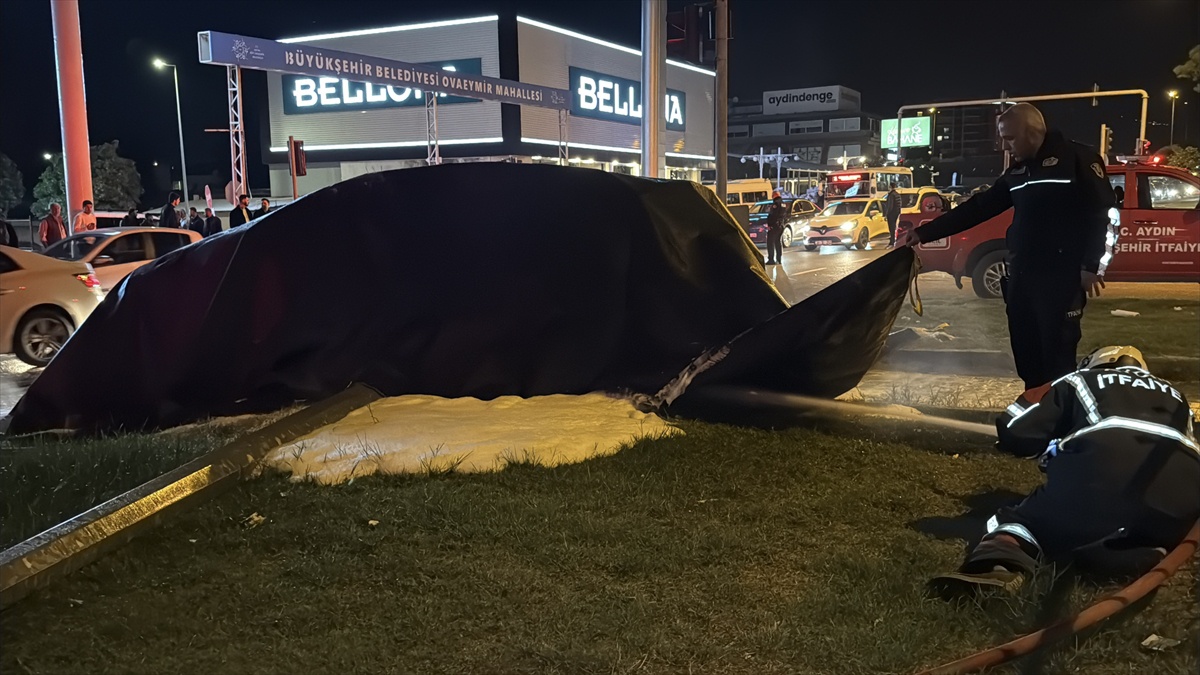 Aydın Efeler'de tırla çarpışan elektrikli otomobil alev aldı, 1 kişi yaralandı