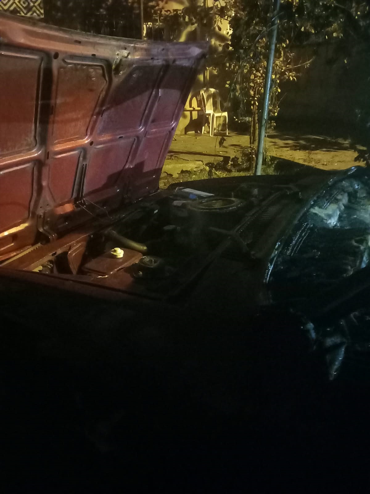 Karabük'te bahçedeki otomobil yandı, kundak şüphesiyle bir kişi gözaltına alındı