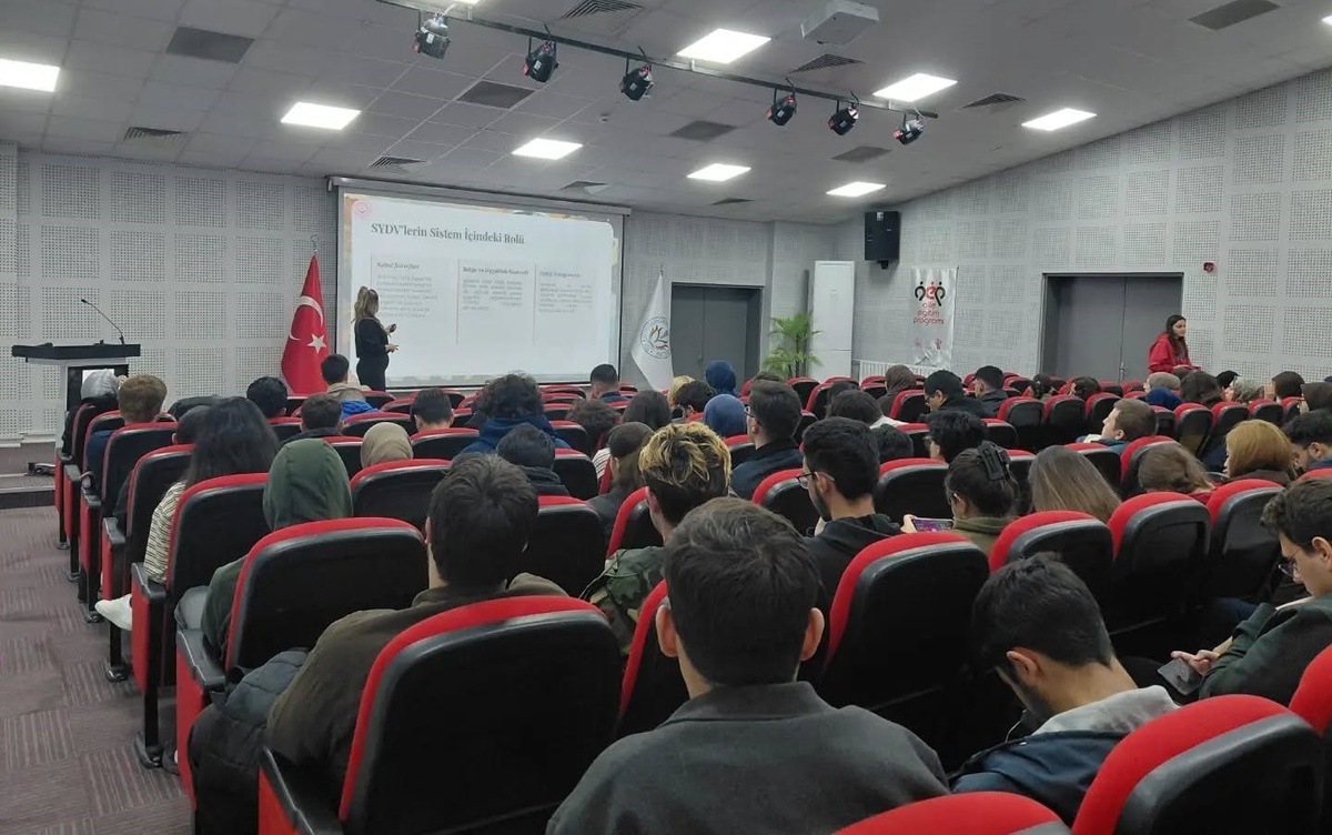 Kütahya'da öğrencilere gönüllülüğü yaygınlaştıracak 'İyilik Var' platformu tanıtıldı