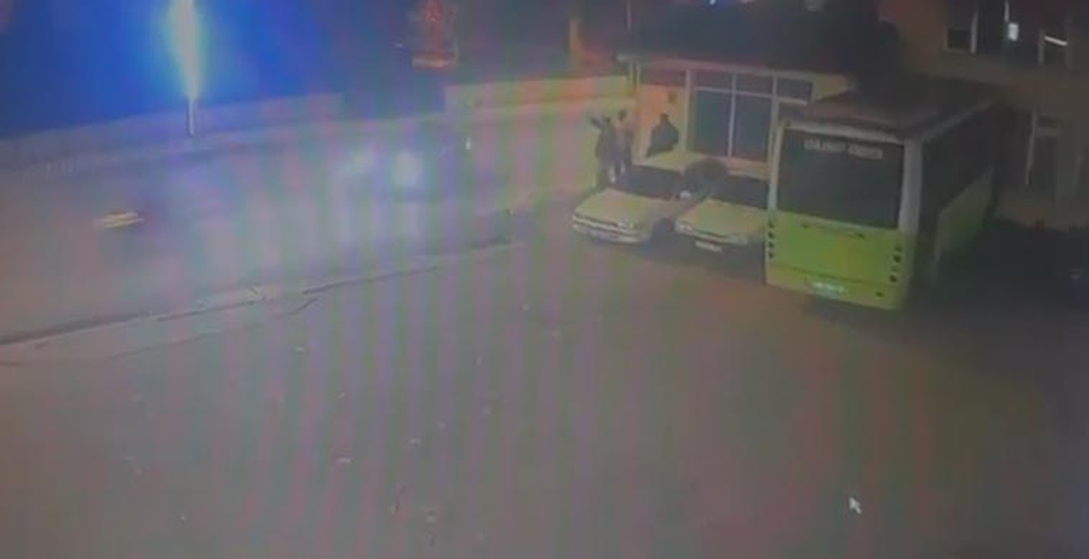 Kocaeli Kartepe'de otomobille çarpışan motosikletin sürücüsü ağır yaralandı