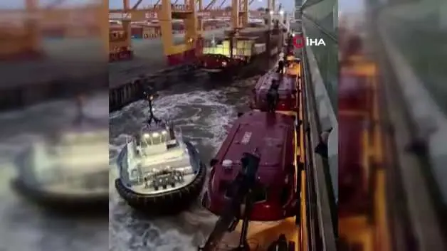 Almanya'da 3500 kişi ölümden döndü! Kruvaziyer gemisi konteyner gemisine çarptı!