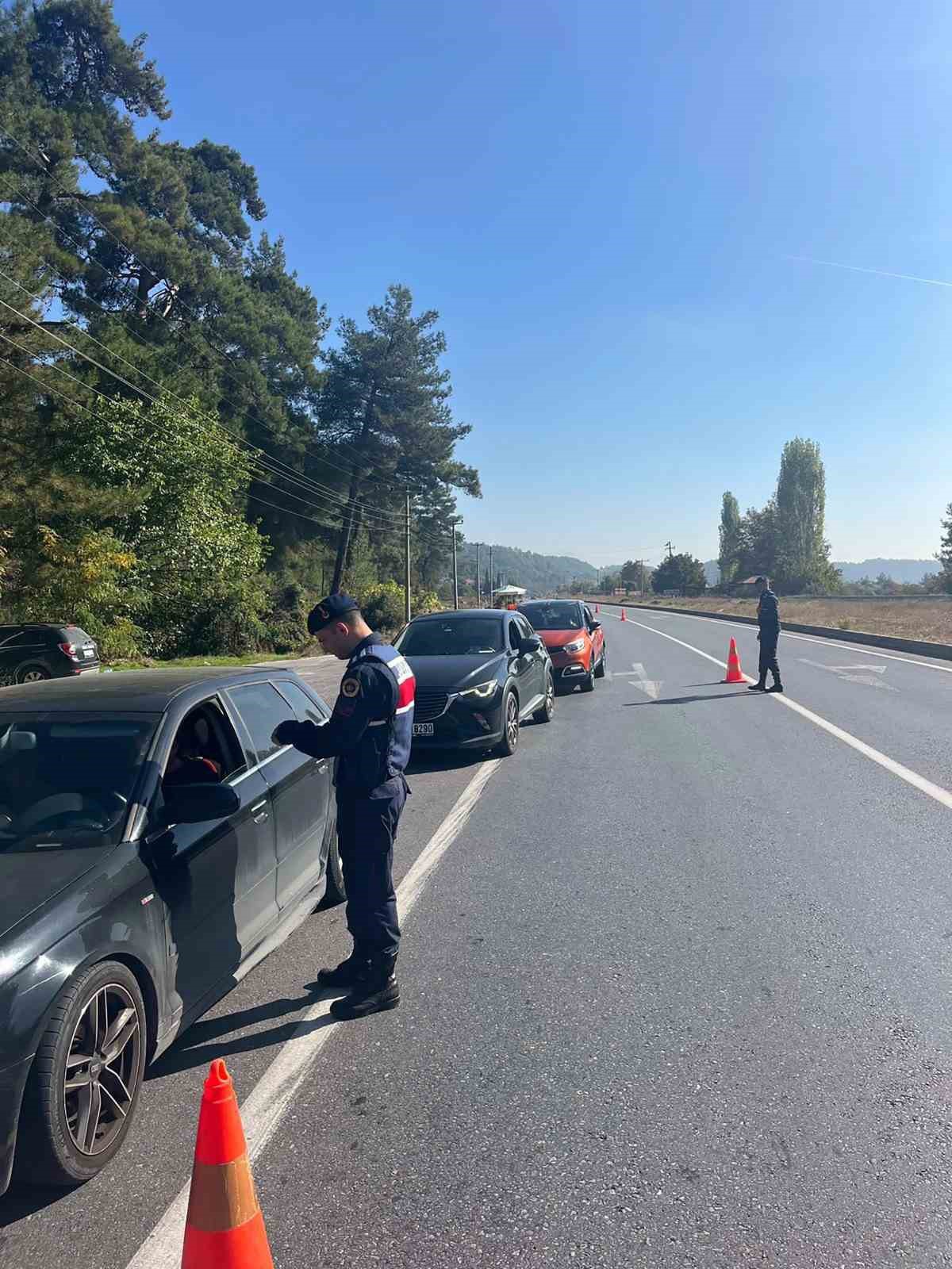 Muğla'da jandarma trafik denetiminde 264 araç trafikten men edildi