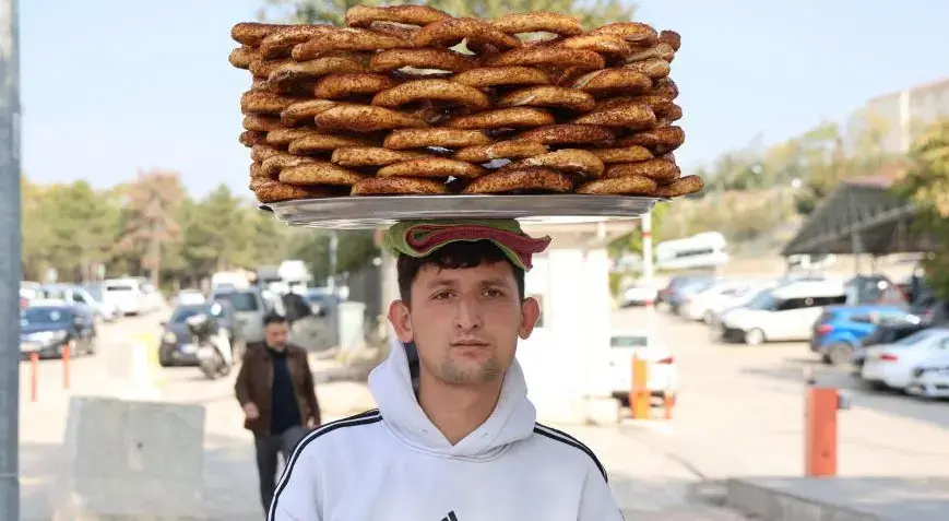 ‘Simit 20 TL, ücreti poşete bırak’ deyip KPSS’ye girdi! Dönünce gözlerine inanamadı