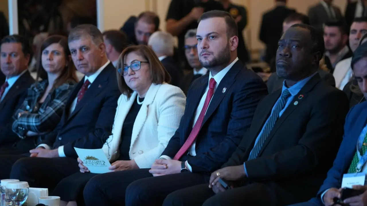 Samed Ağırbaş: Yerelde hazır projeler var, dünyanın bu projelere giden yolu açması gerekiyor