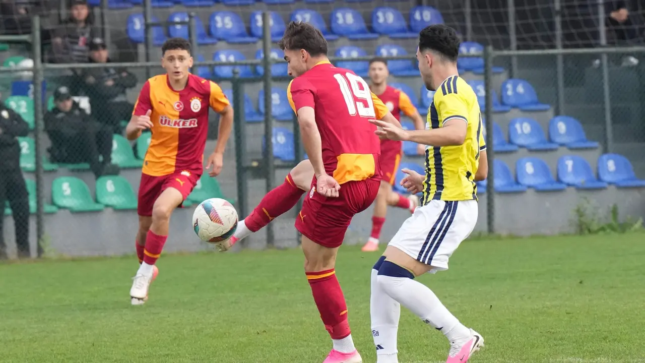 Çağrı Balta Fenerbahçe'ye yetmedi! Galatasaray U19, derbiyi geriden gelip kazandı