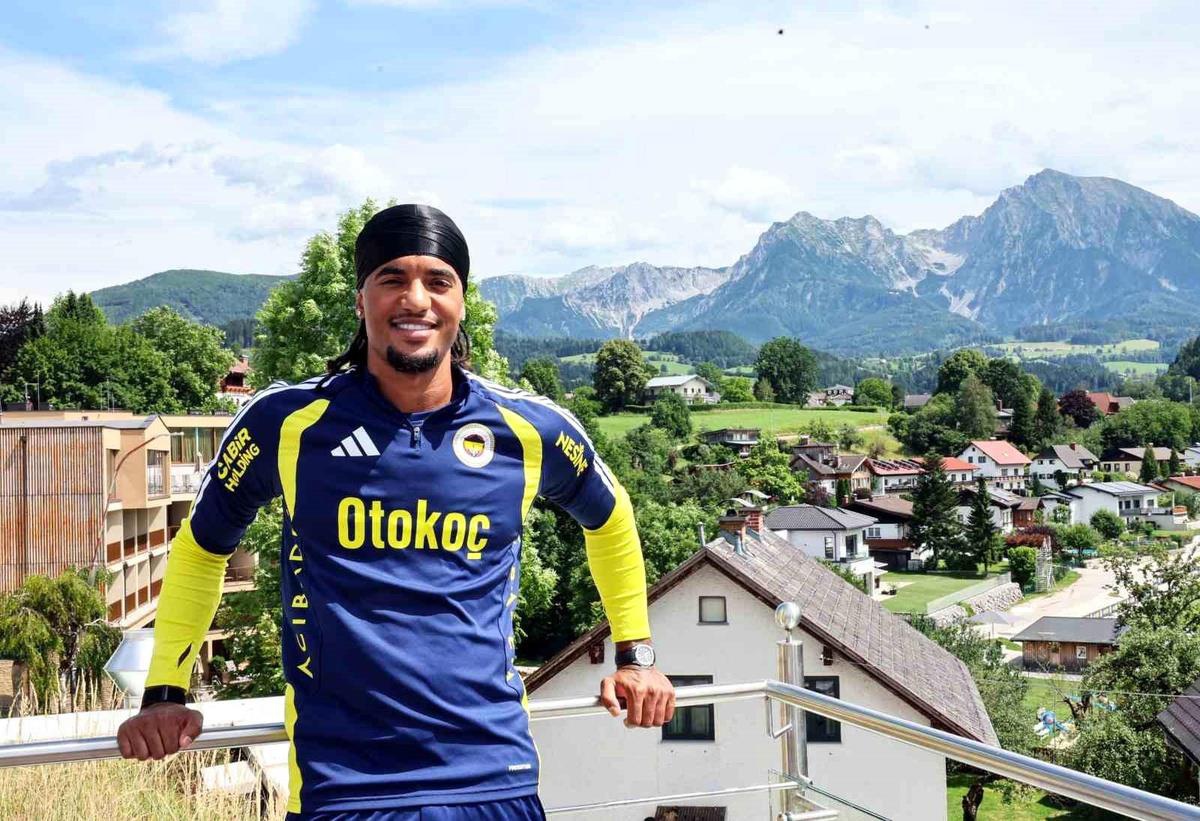 Archie Brown kimdir? Derbi sonrası kırmızı kart gören Fenerbahçeli sol bek kaç yaşında?