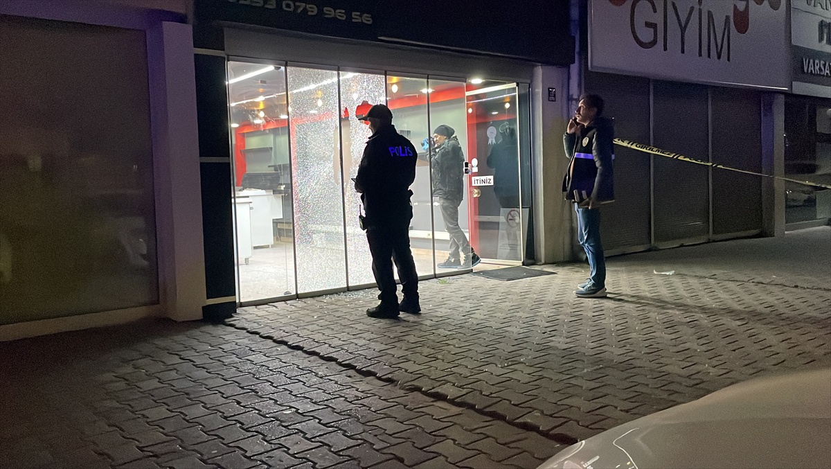 Kayseri Kocasinan'da kurşunlanan iş yerinin zanlıları aranıyor
